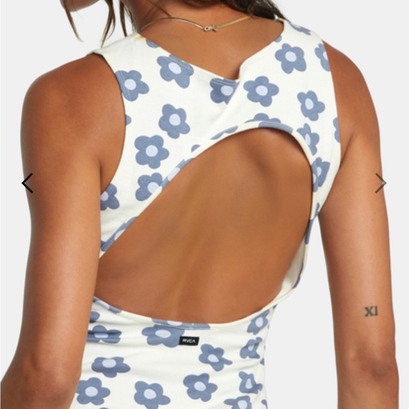 NEW!! never worn rvca mini dress - medium - Picture 4 of 4